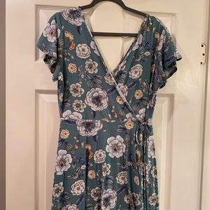 Kaileigh Floral faux wrap dress - size L